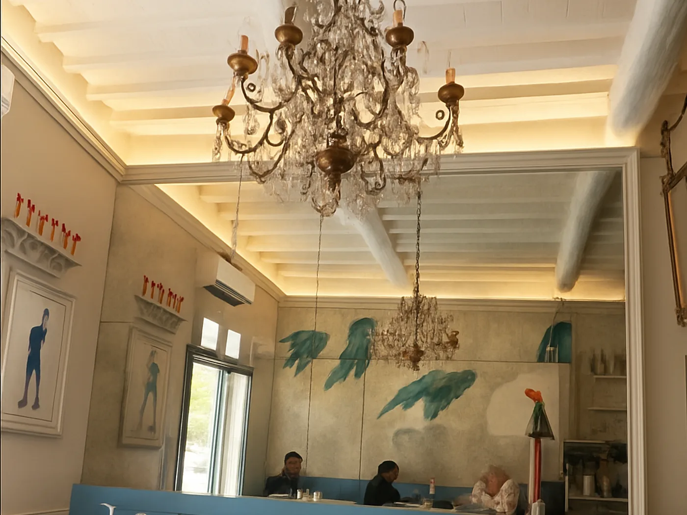 La sala interna de L'Osteria del Pesce a Lucca